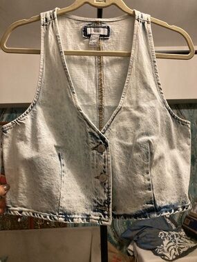 Forever 21 Light Acid-Wash Denim Cropped Vest